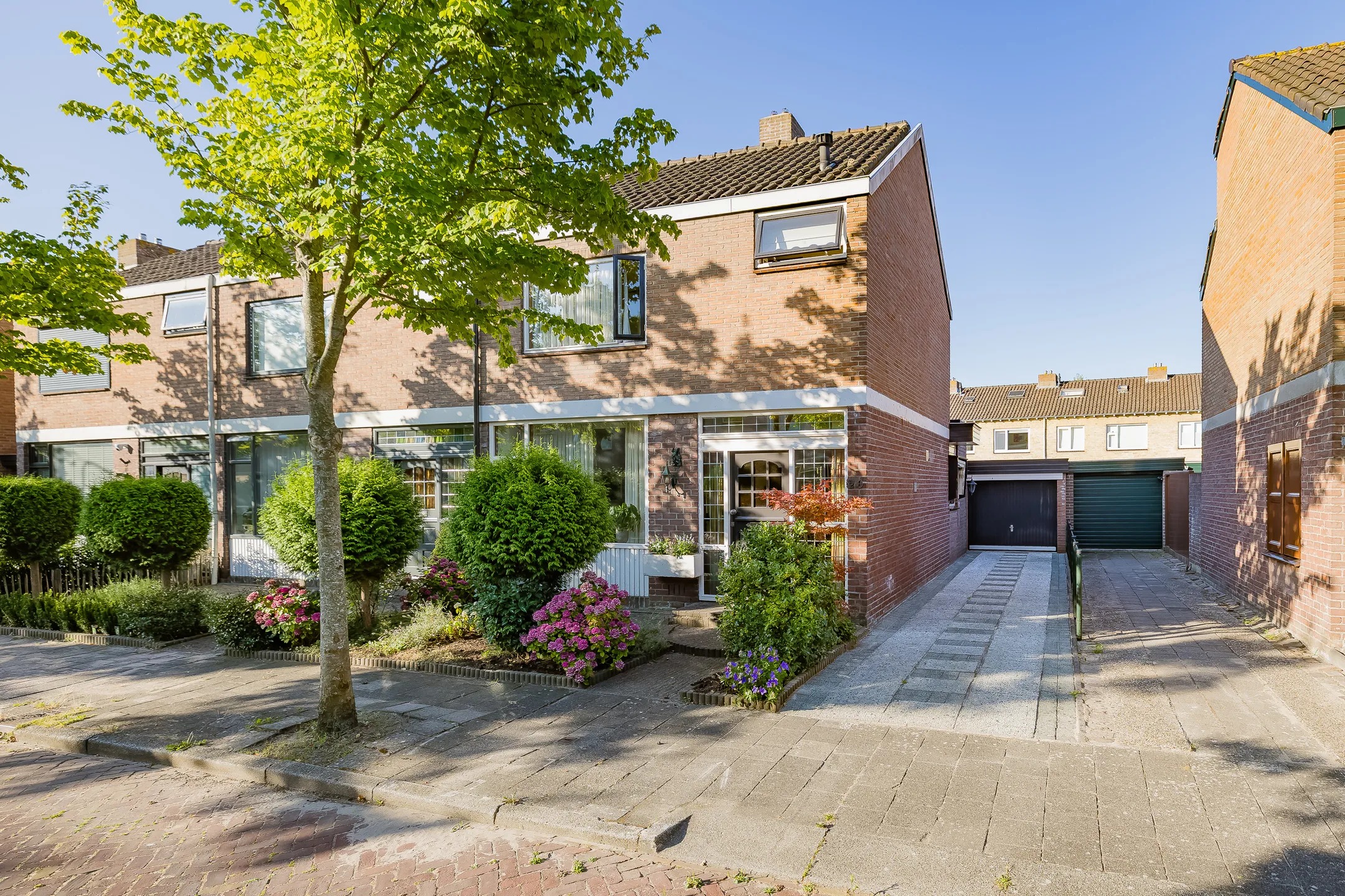 Hoekwoning Wilgenlaan 20 in Sassenheim