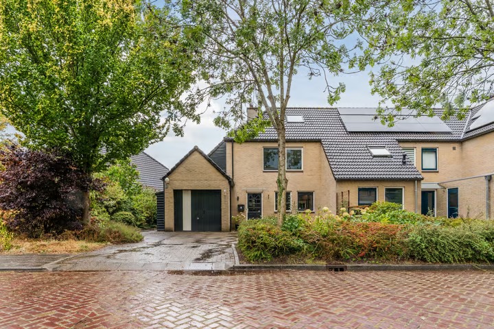 Hoekwoning Derkingehof 8 in Assen