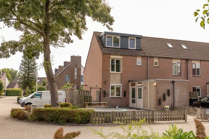 Hoekwoning De Plecht 42 in Hoogeveen
