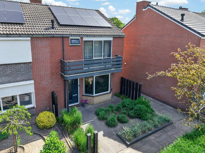 Hoekwoning Willem Grolstraat 77 in Emmen