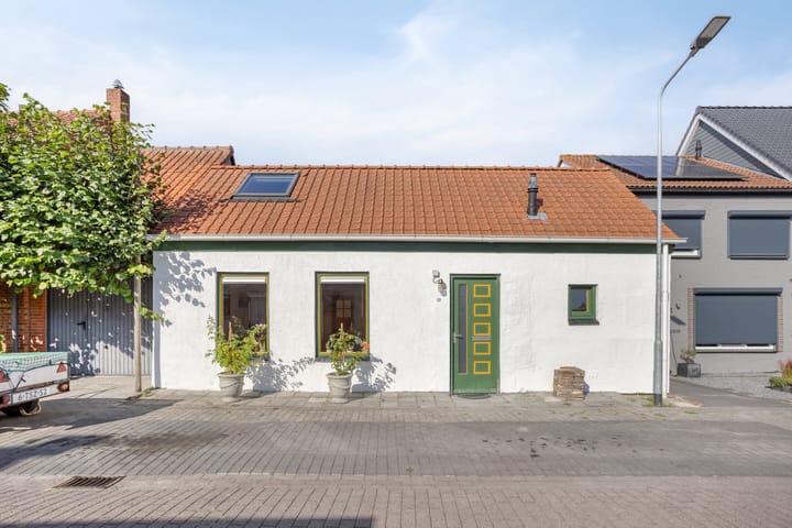 Eengezinswoning, halfvrijstaande woning Hoofdstraat 18 in Terneuzen