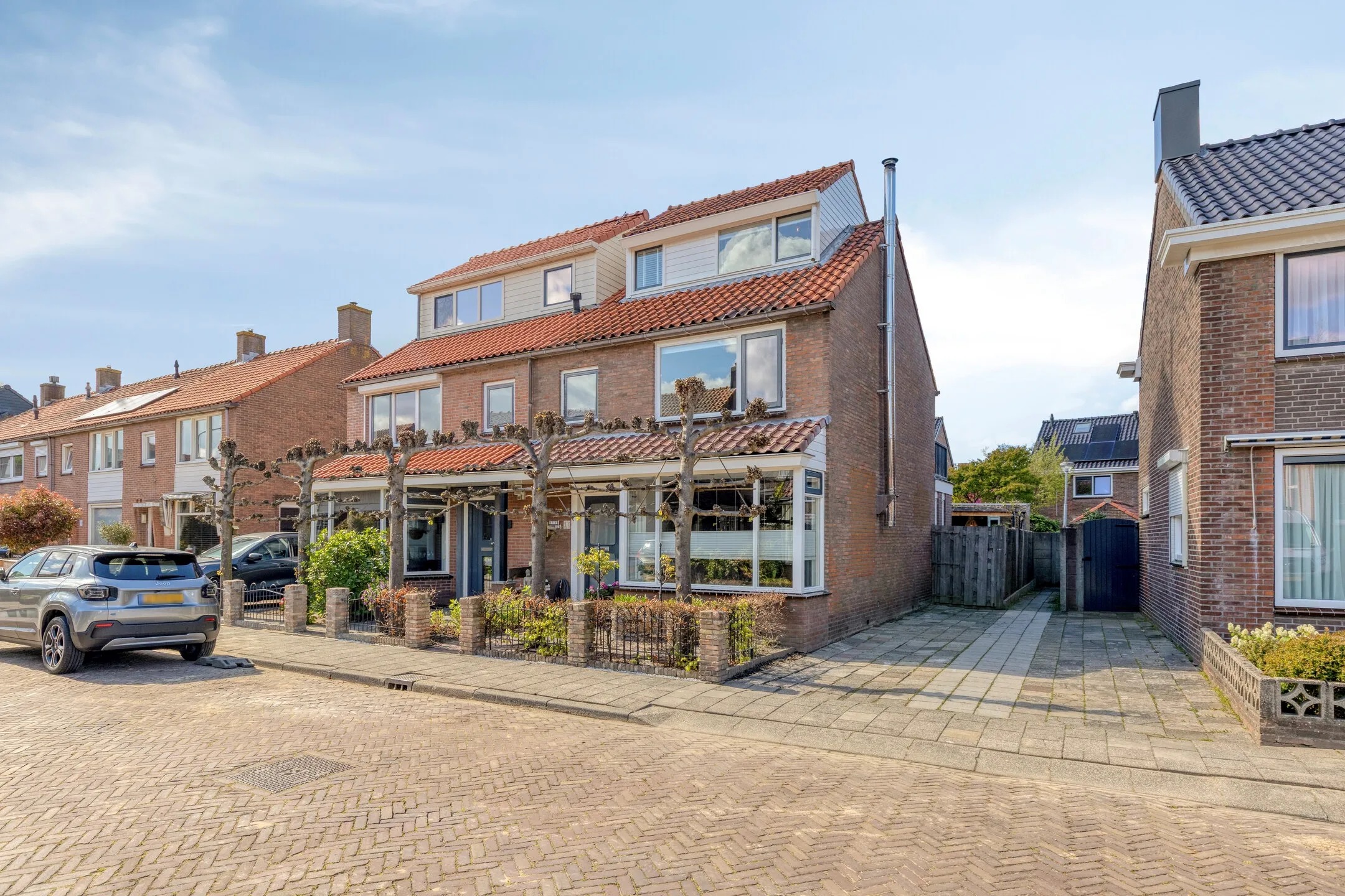 2-onder-1-kapwoning Jacob van Oostzanenstraat 10 in Heemskerk