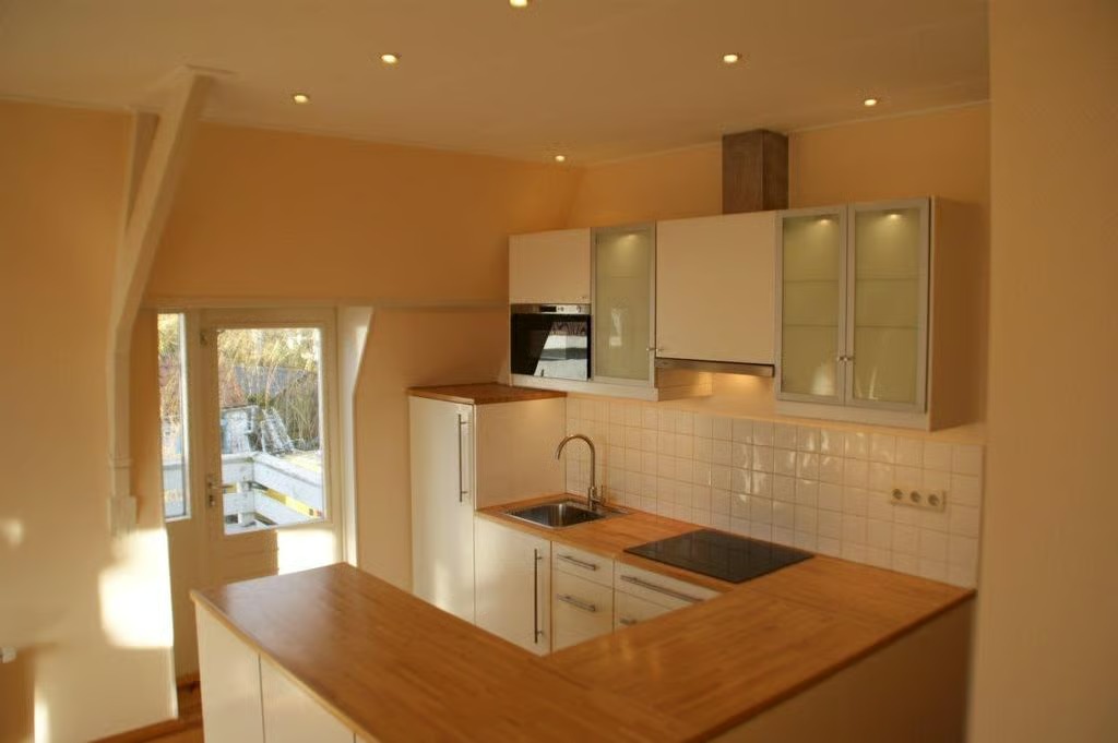 Bovenwoning Dr. Schuitstraat 33 in Beverwijk
