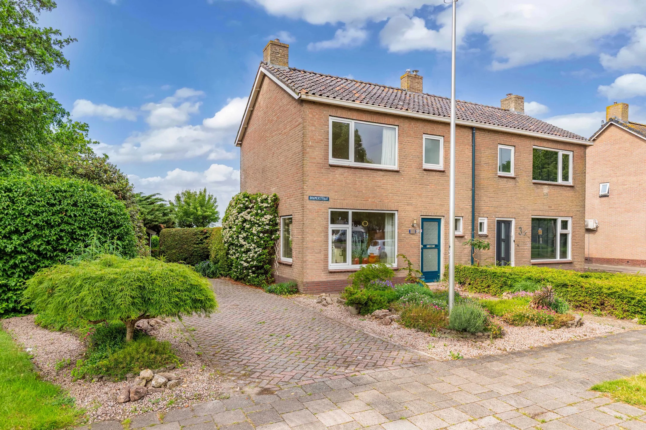 Hoekwoning Bramerstraat 1 in Idskenhuizen