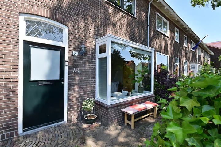 Tussenwoning P.M.R. Versteeghstraat 3 in Bussum