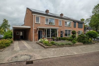 Eengezinswoning, hoekwoning Herman ter Hoentelaan 29 in Losser