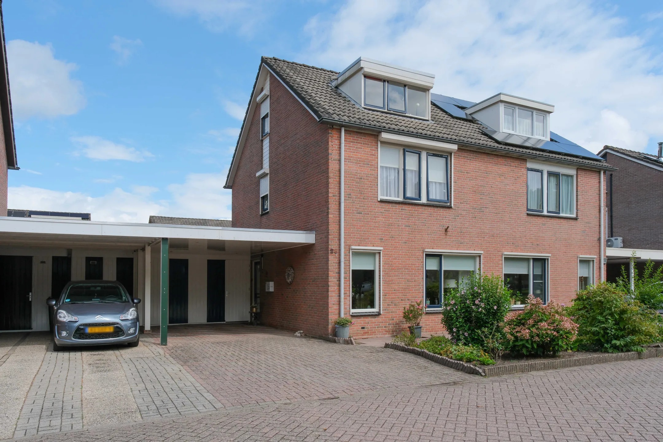 2-onder-1-kapwoning De Maraboe 28 in Almelo