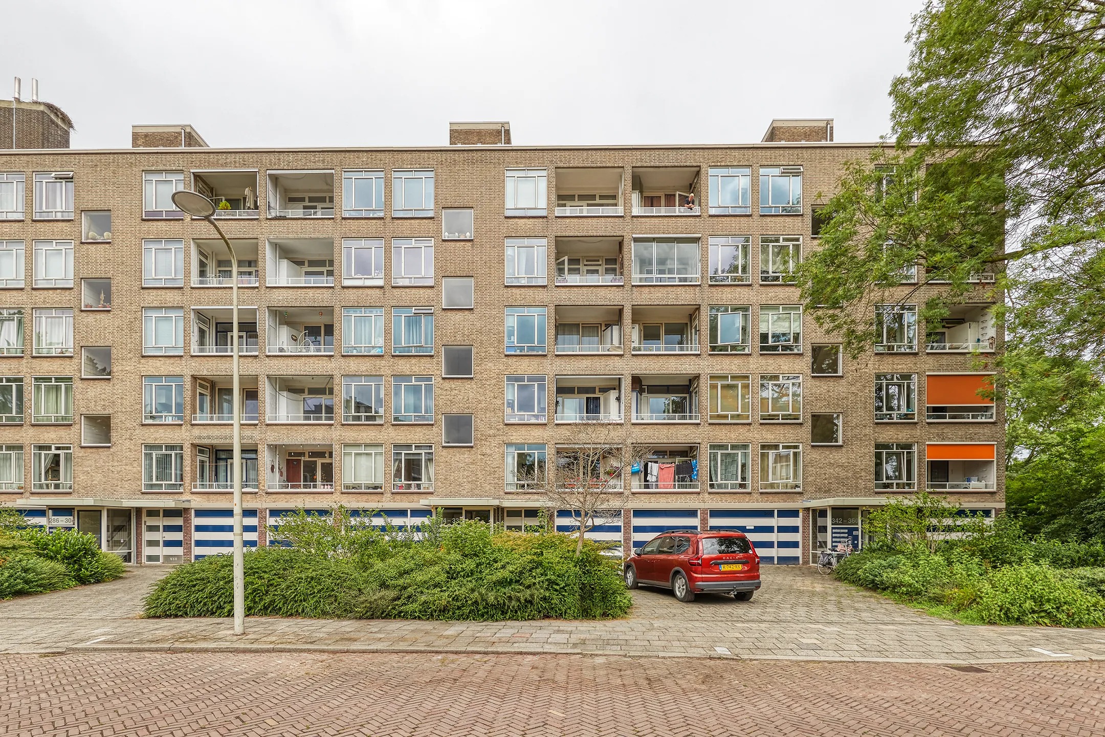 Portiekflat Smaragdhorst 332 in Den Haag
