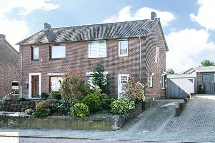 2-onder-1-kapwoning Maastrichterstraat 29 in Brunssum
