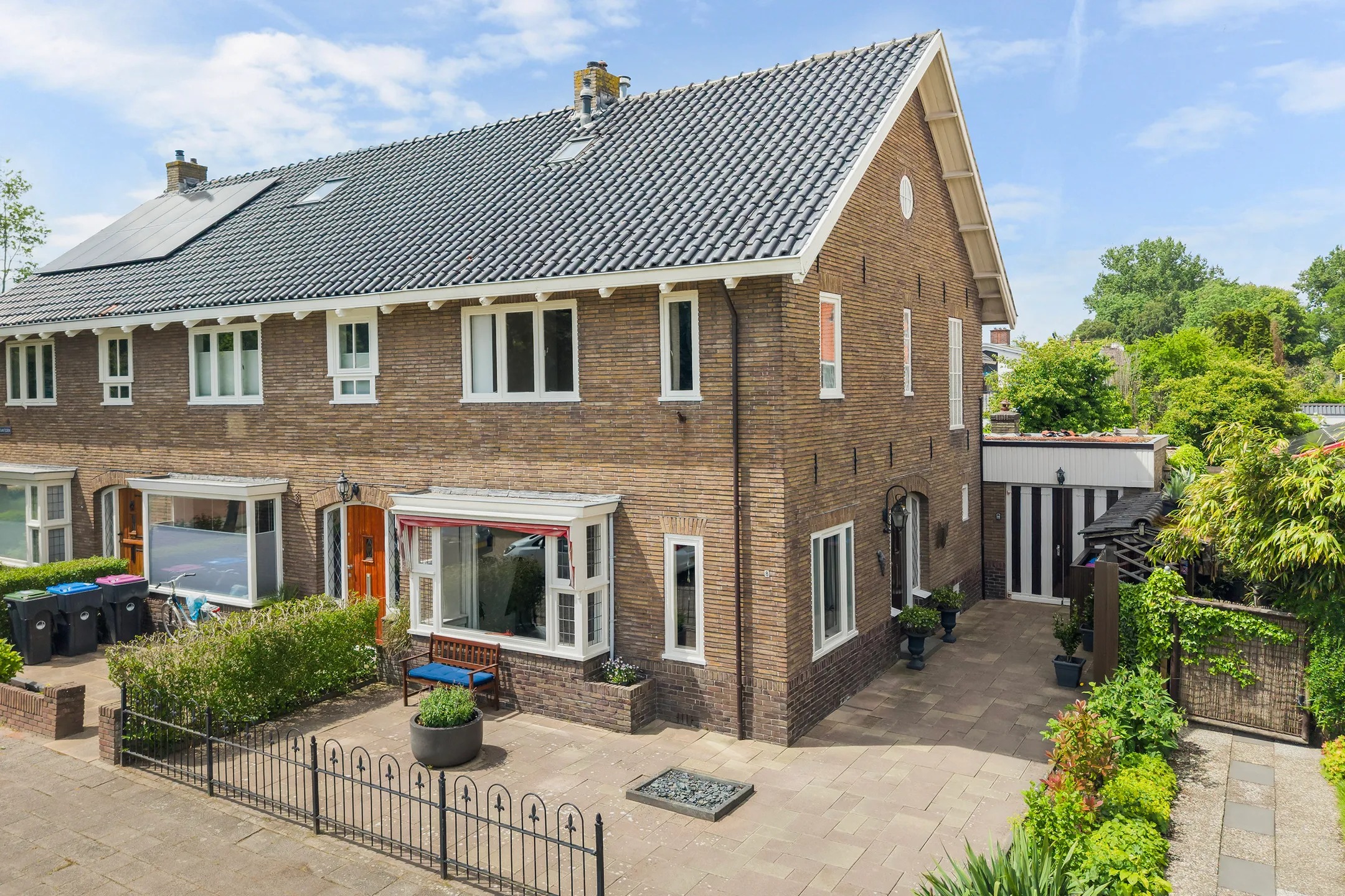 Hoekwoning van Miereveltplantsoen 8 in Leeuwarden