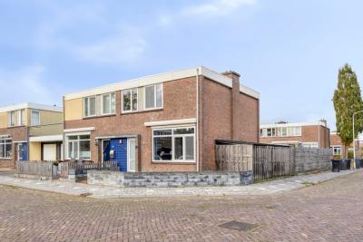 Eengezinswoning, hoekwoning Gajus Nautastraat 22 in Sneek
