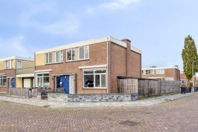 Eengezinswoning, hoekwoning Gajus Nautastraat 22 in Sneek