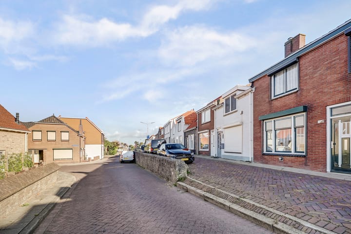 Eengezinswoning, tussenwoning (dijkwoning) Molendijk 10 in Stavenisse