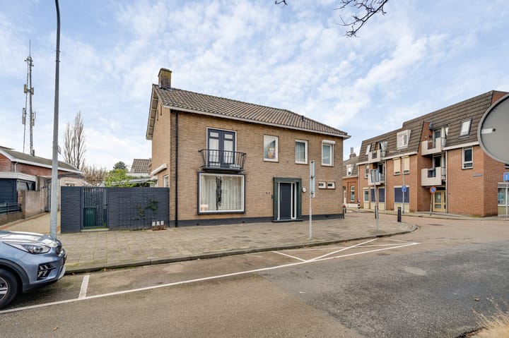 Geschakelde woning Wilhelminasingel 243 in Weert