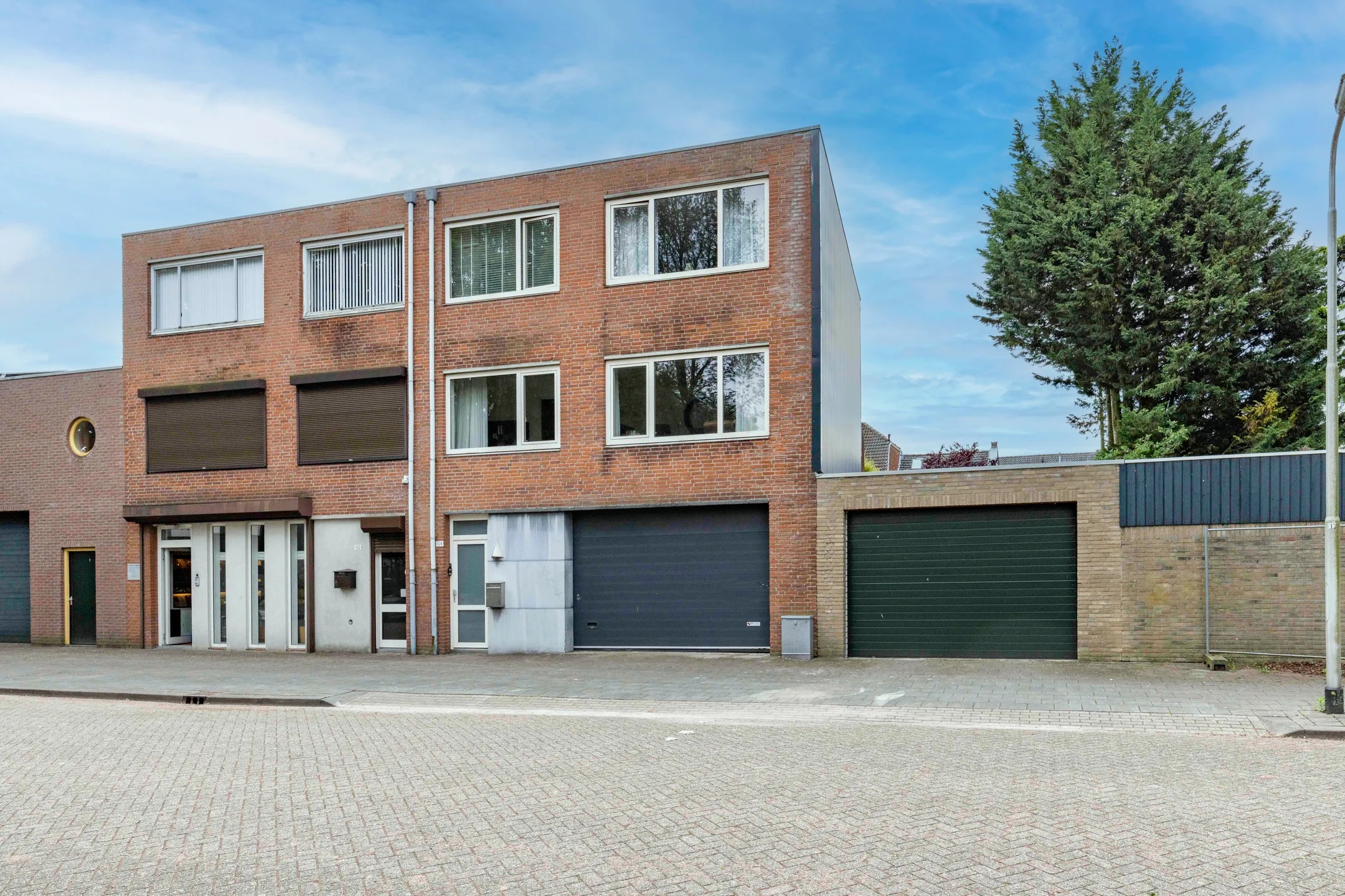 Tussenwoning (drive-in woning) Zellerstraat 104 in Tilburg