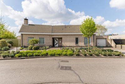 Vrijstaande woning (semi-bungalow) Simon Vestdijkstraat 22 in Dongen