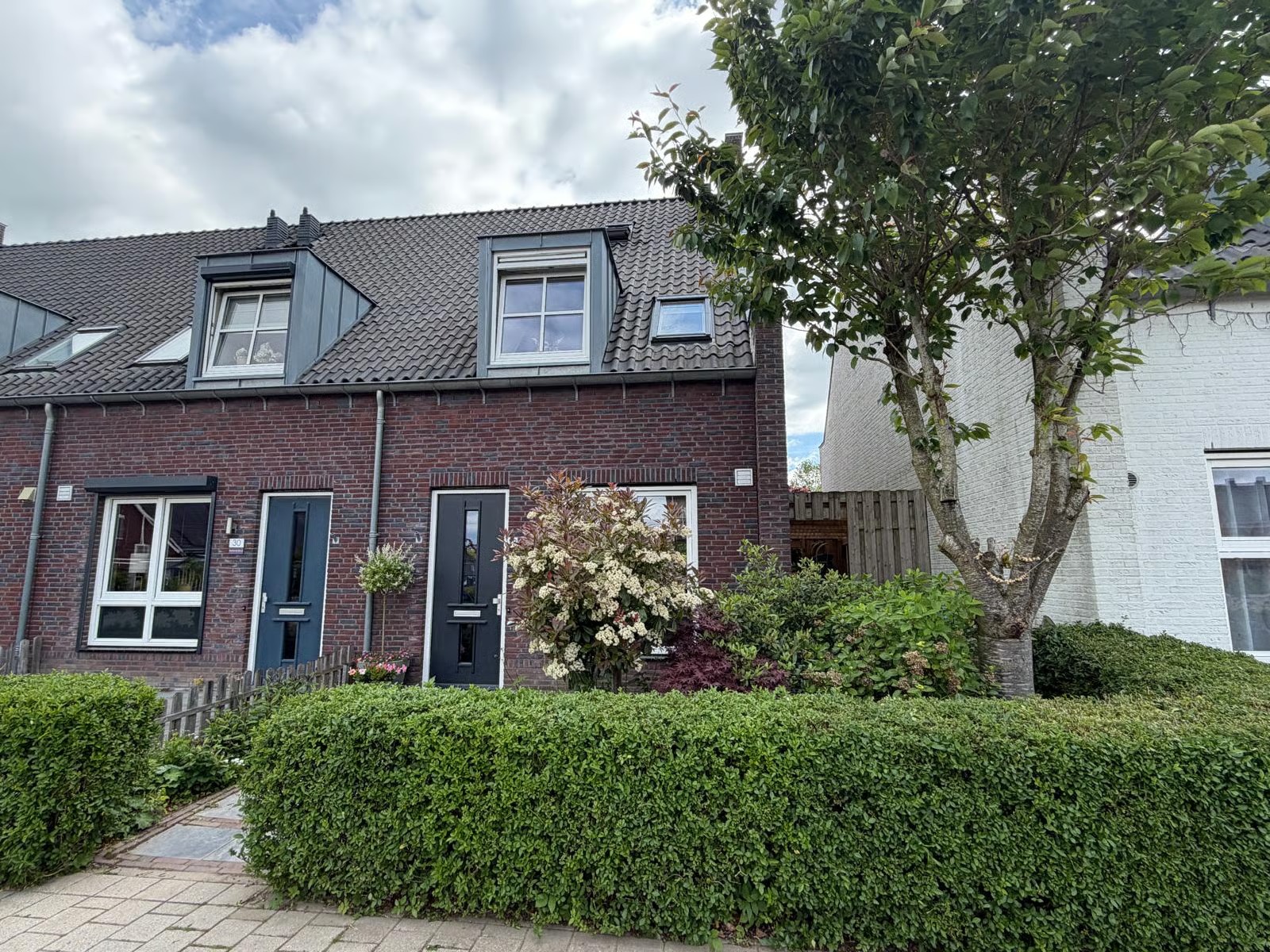 Hoekwoning Verzetsplein 28 in Veen