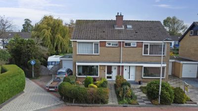 Eengezinswoning, 2-onder-1-kapwoning Apollostraat 100 in Spijkenisse