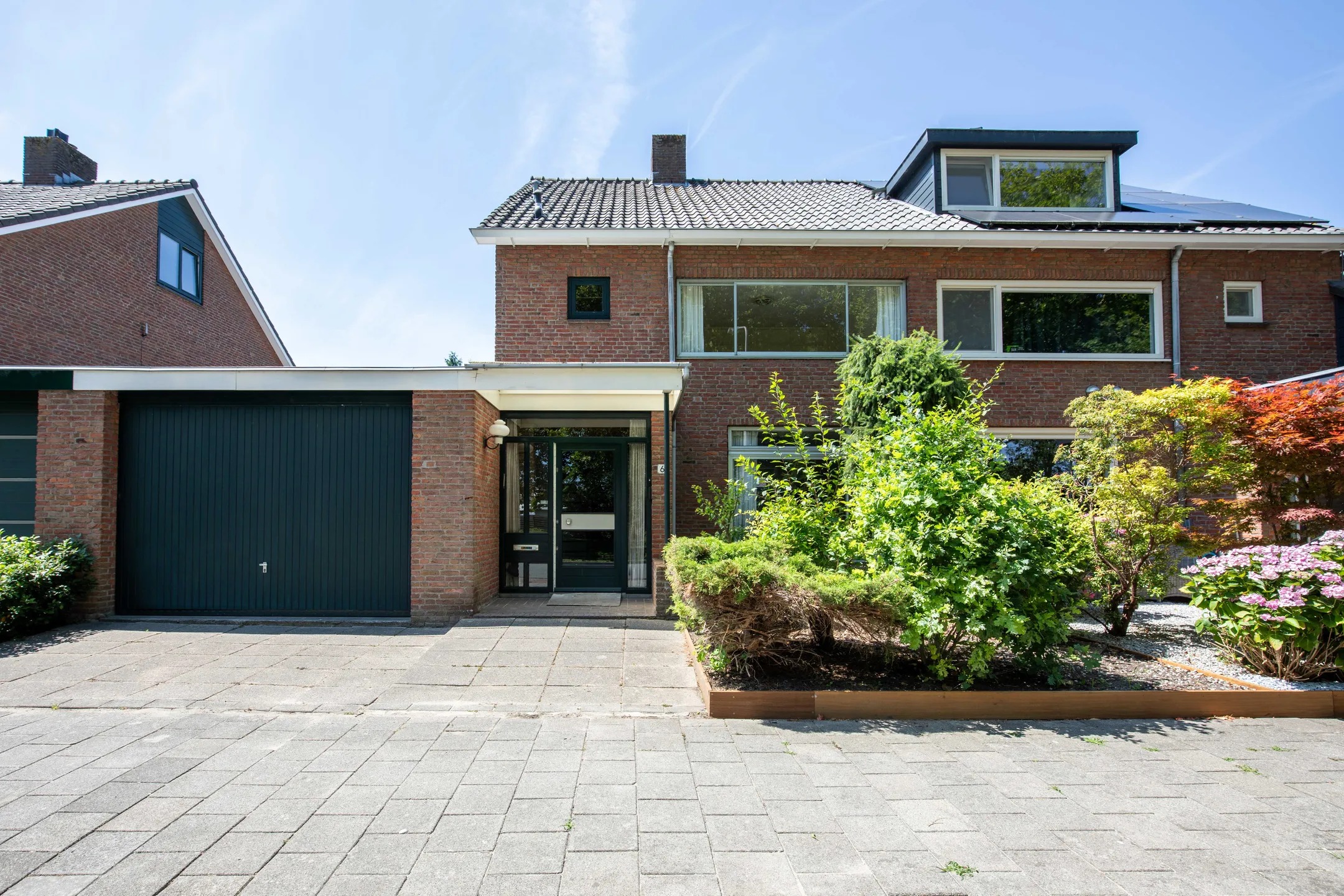 Geschakelde 2-onder-1-kapwoning Lunalaan 6 in Aalsmeer