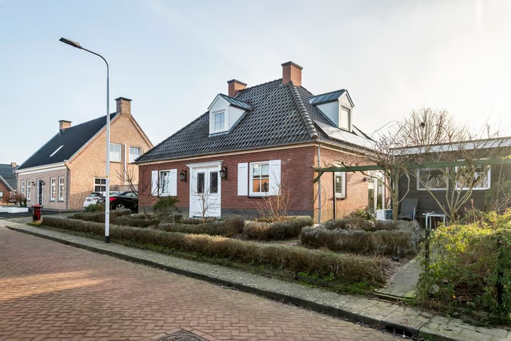 Vrijstaande woning (semi-bungalow) Maasdijk 23 in Heerewaarden