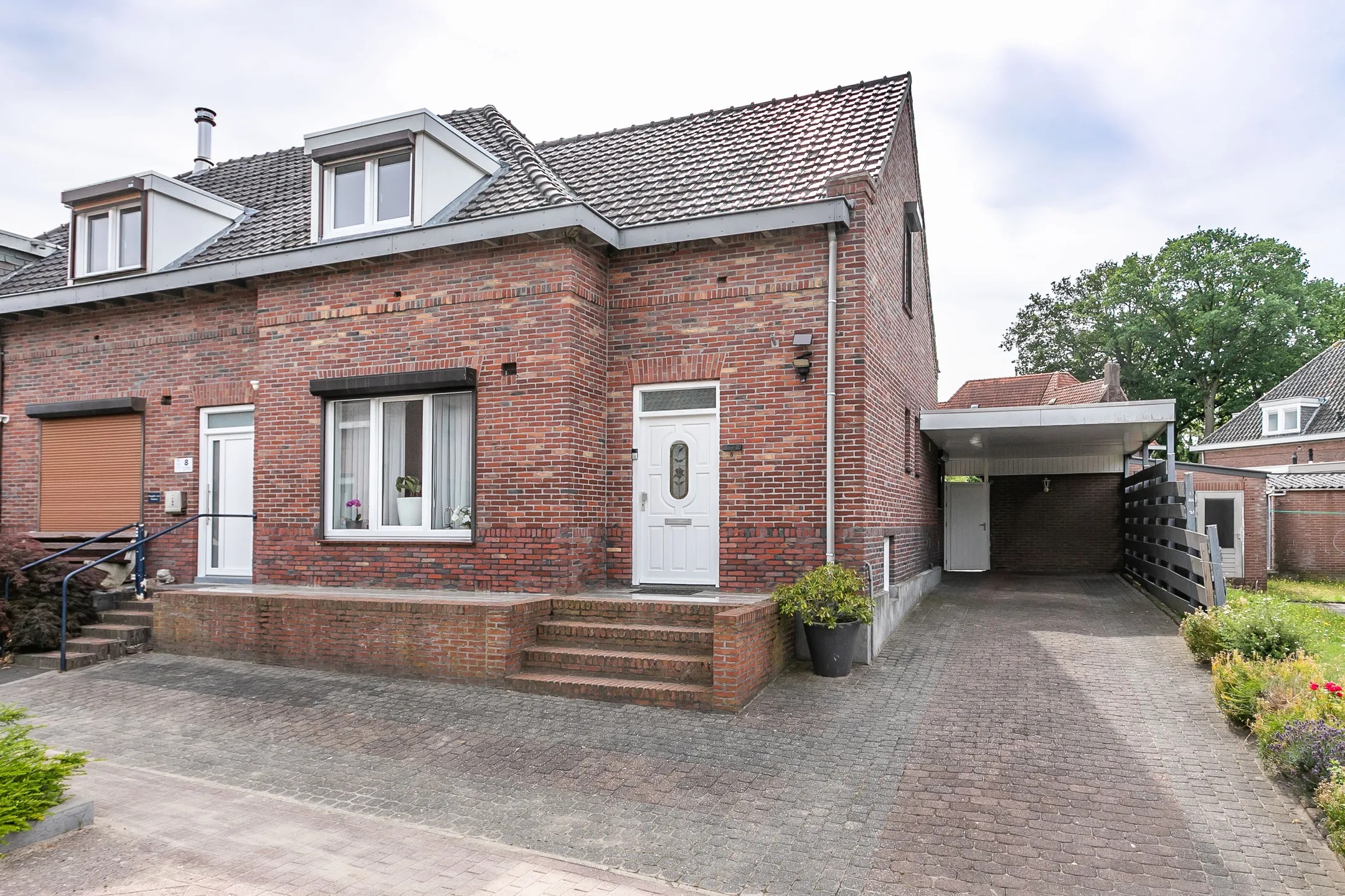 2-onder-1-kapwoning Brunahildestraat 6 in Brunssum