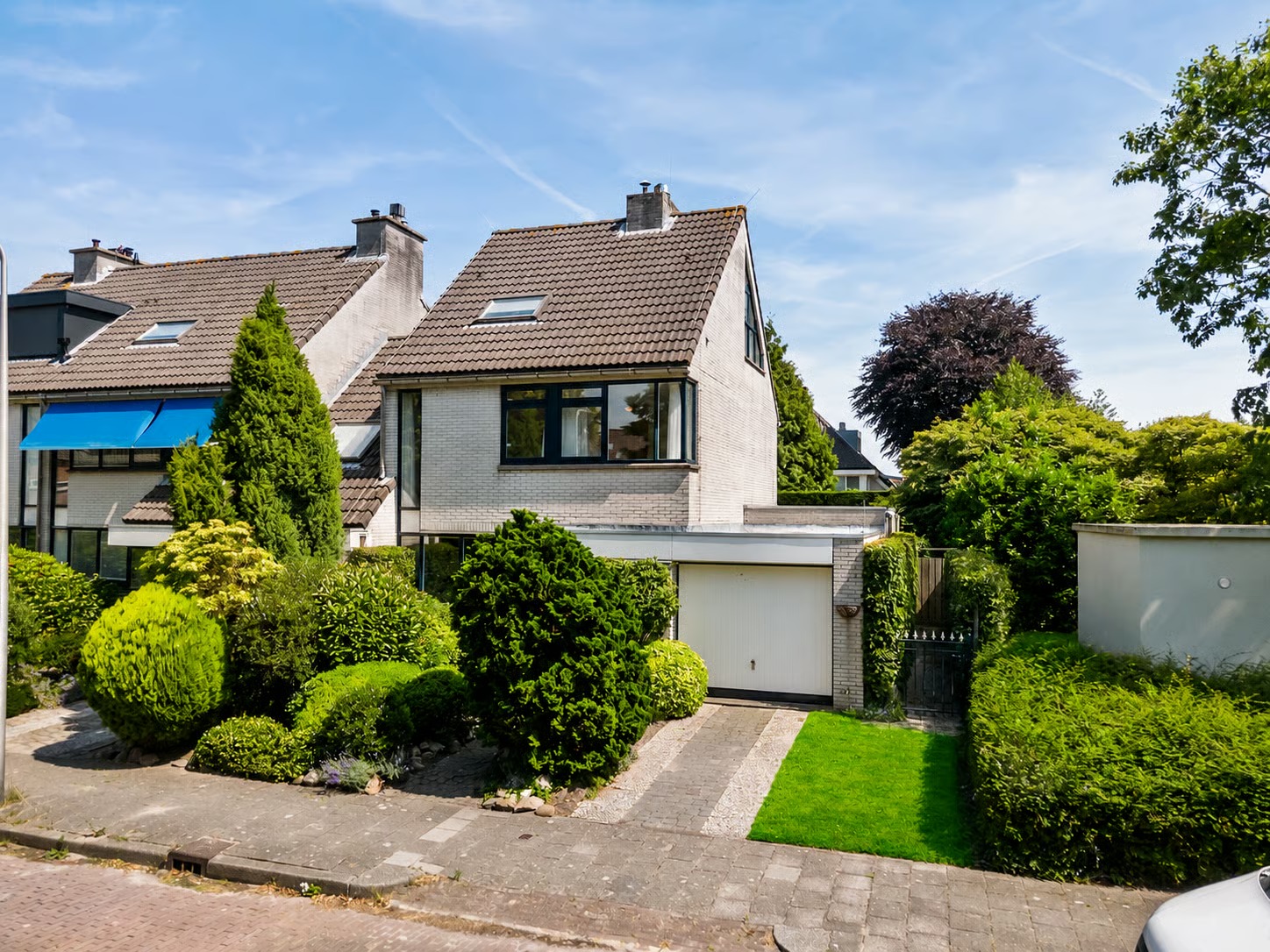 Geschakelde woning Van Dulmplein 1 in Voorschoten