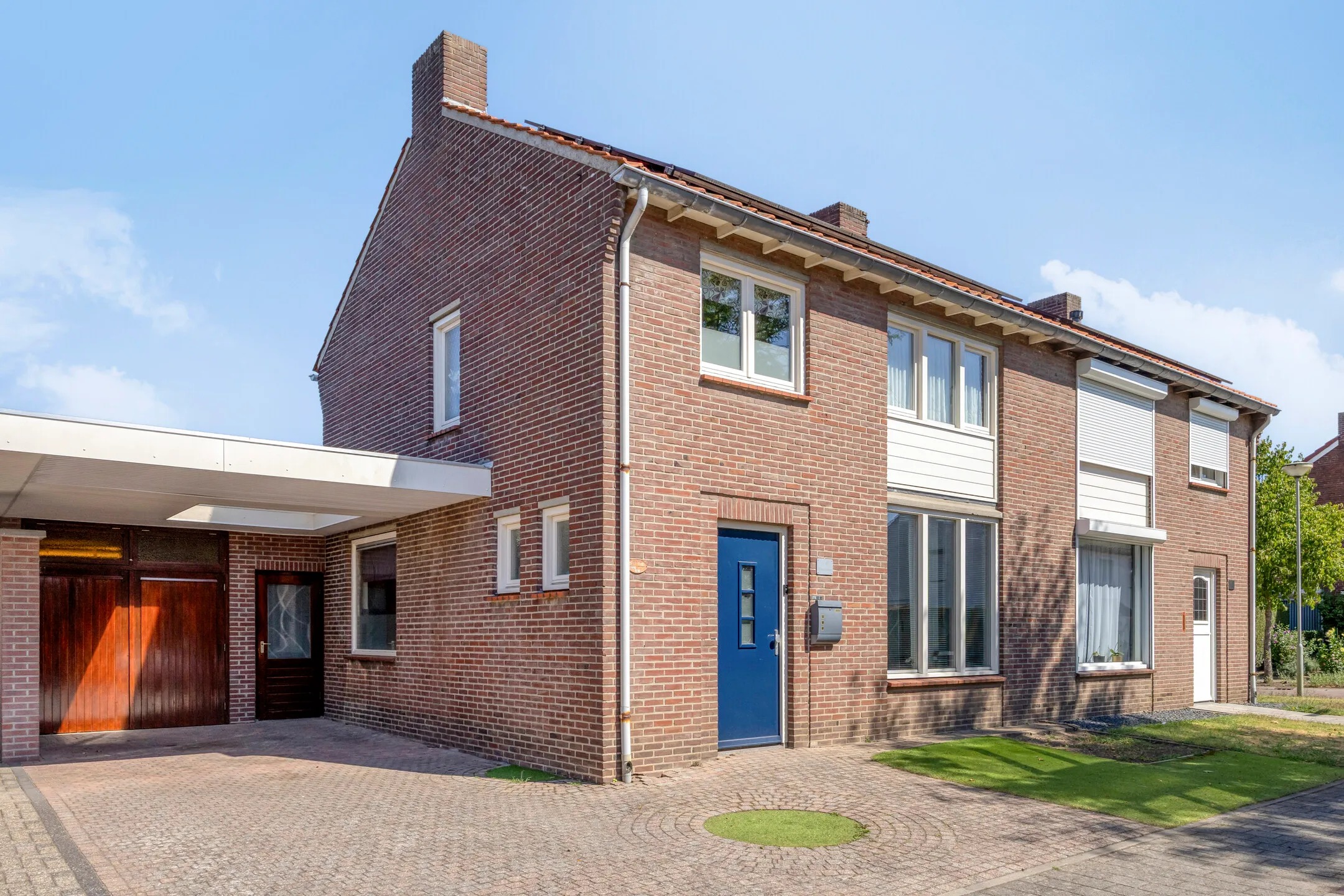 Geschakelde 2-onder-1-kapwoning Sint Jozefstraat 14 in Stramproy