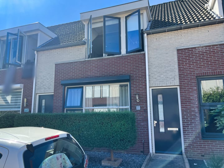 Eengezinswoning, tussenwoning Piermanstraat 12 in Krabbendijke