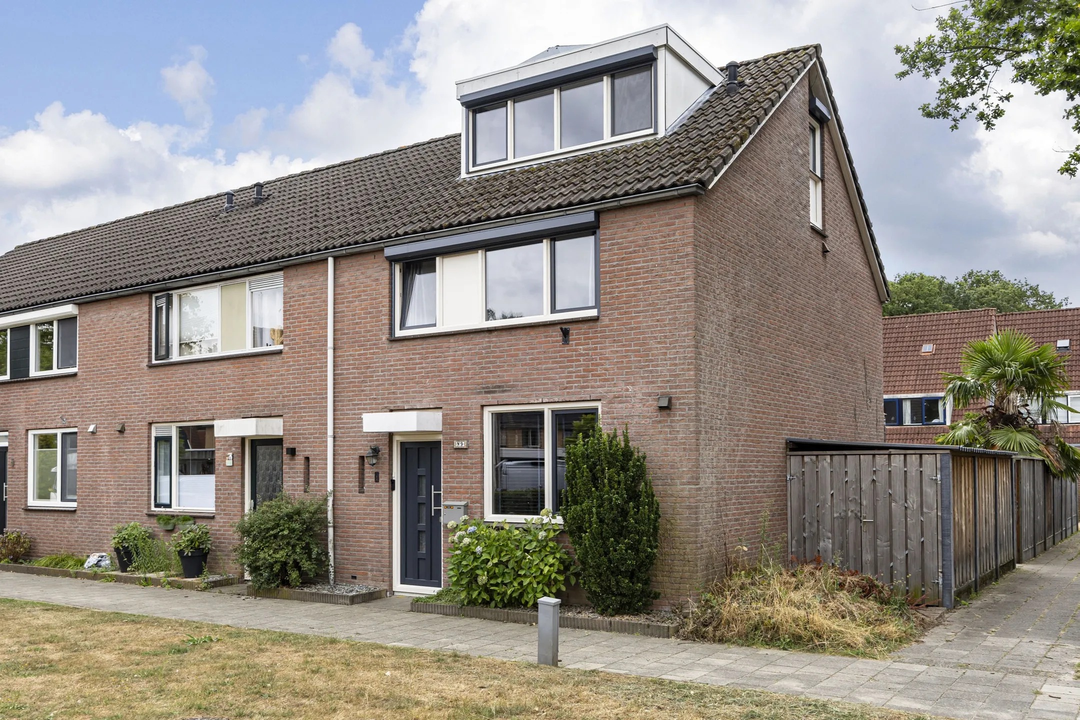 Hoekwoning Staverdenhoek 9 in Enschede
