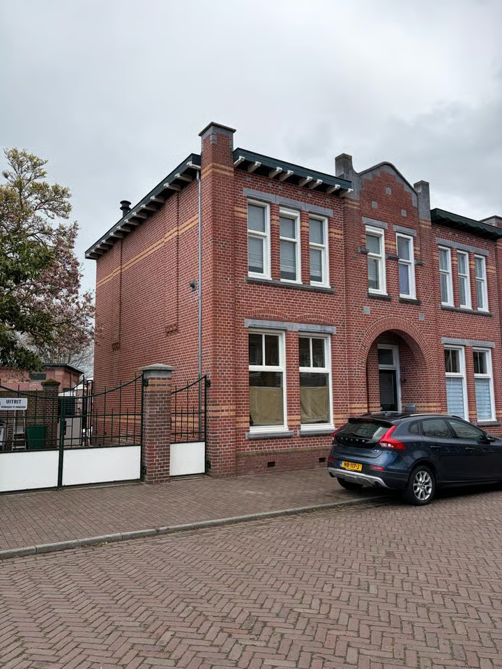 Hoekwoning Kerkhofweg 1 in Venlo