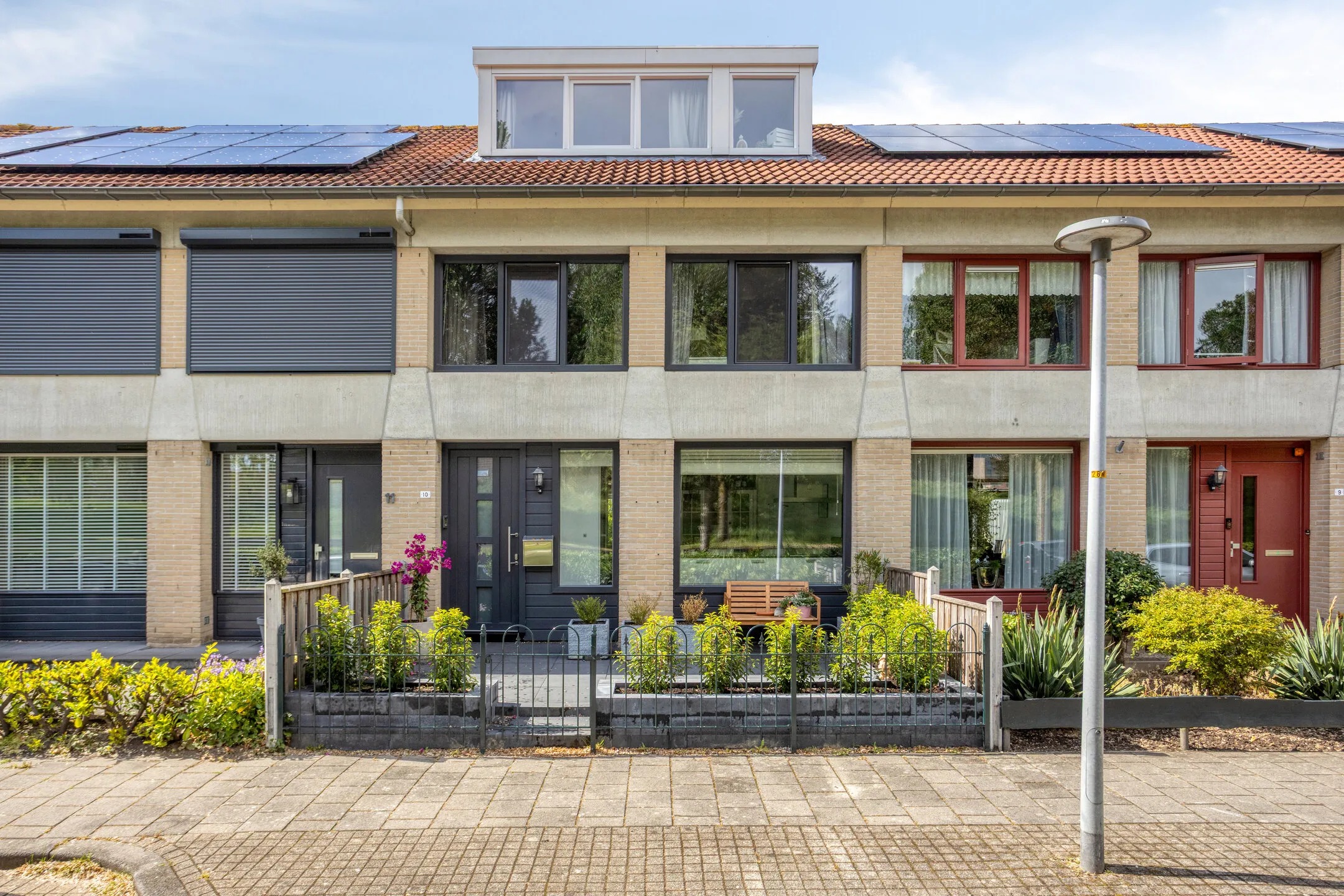 Tussenwoning Rock and Rollstraat 10 Almere