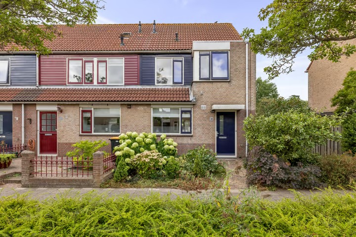 Hoekwoning Henriëtte van der Meystraat 15 in Heemskerk