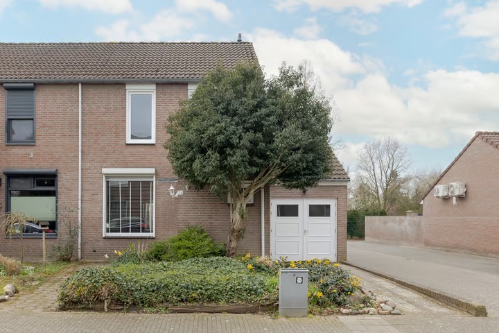 2-onder-1-kapwoning Bramertweg 24 in Urmond
