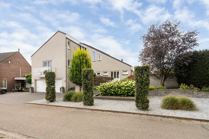 Vrijstaande woning (split-level woning) Breeven 19 in Ell