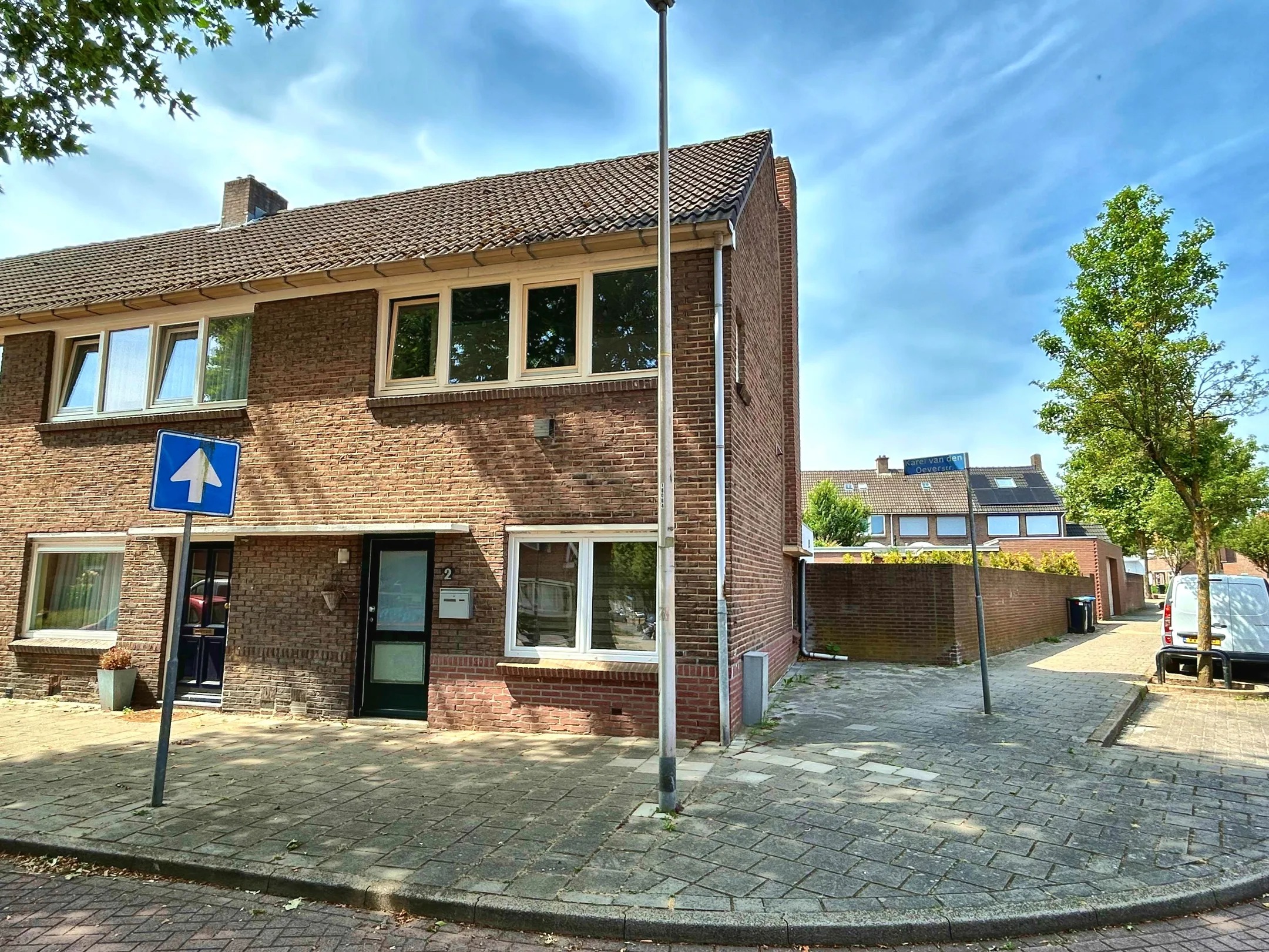 Hoekwoning Karel van den Oeverstraat 2 in Heerlen