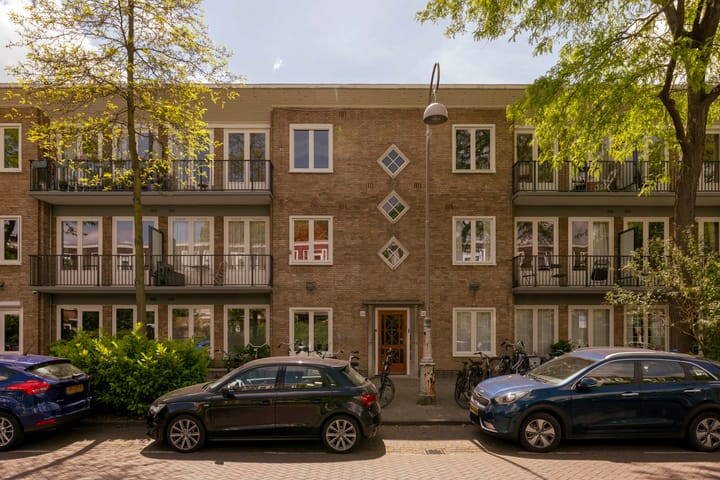 Portiekwoning (appartement) Linnaeusparkweg 234 2 Amsterdam