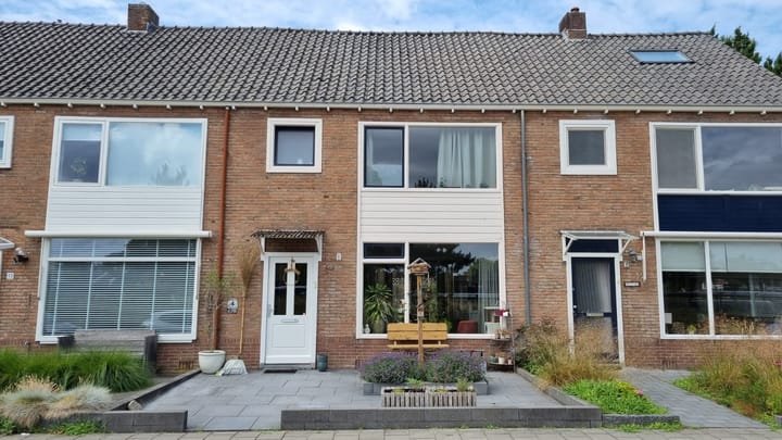 Eengezinswoning, tussenwoning Prins Bernhardlaan 15 Dieren