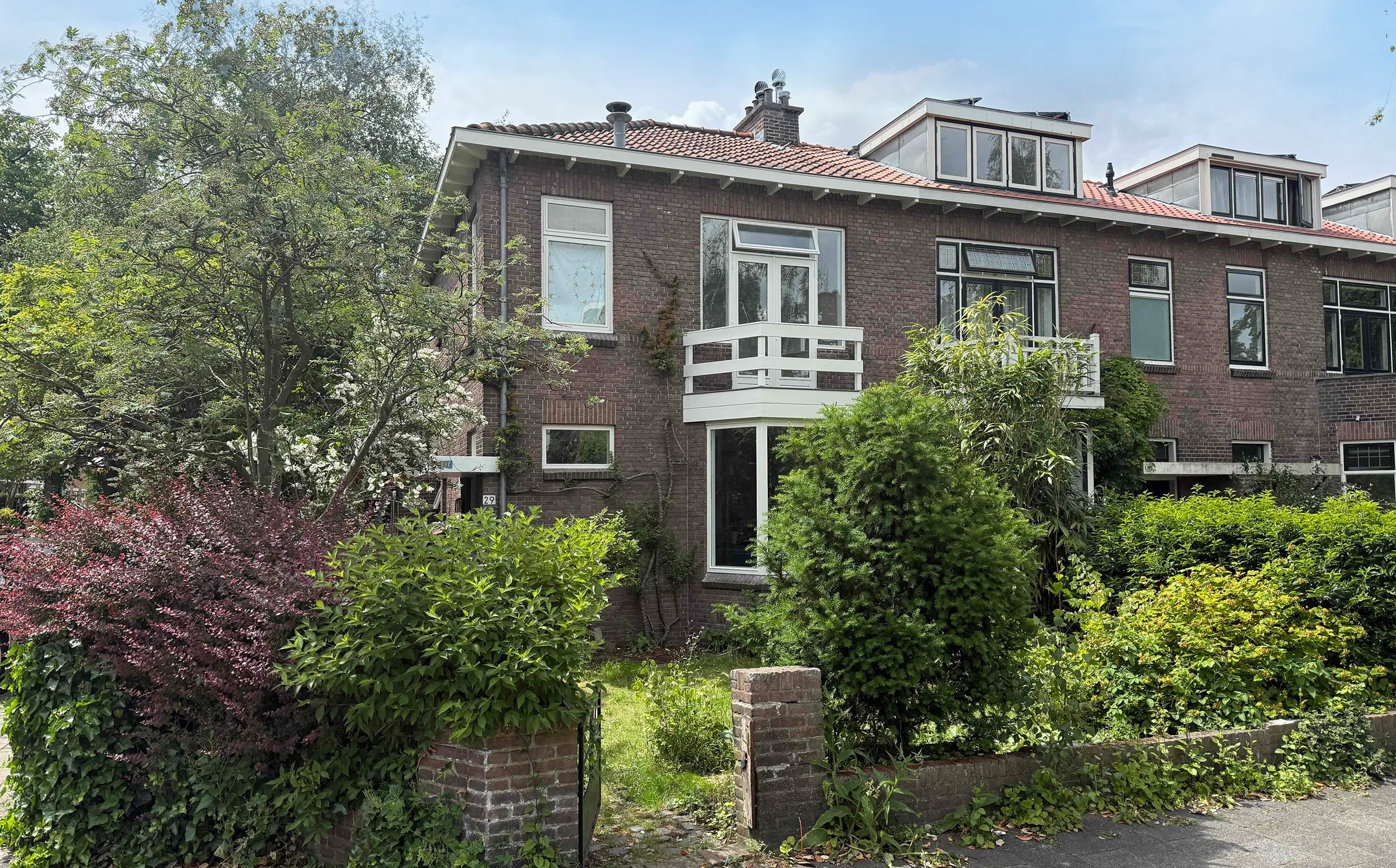 Hoekwoning Laan van Rustenburg 29 in Voorburg