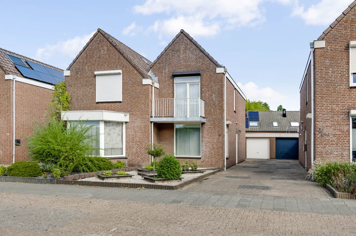 Eengezinswoning, 2-onder-1-kapwoning Korenbloemstraat 10 in Weert