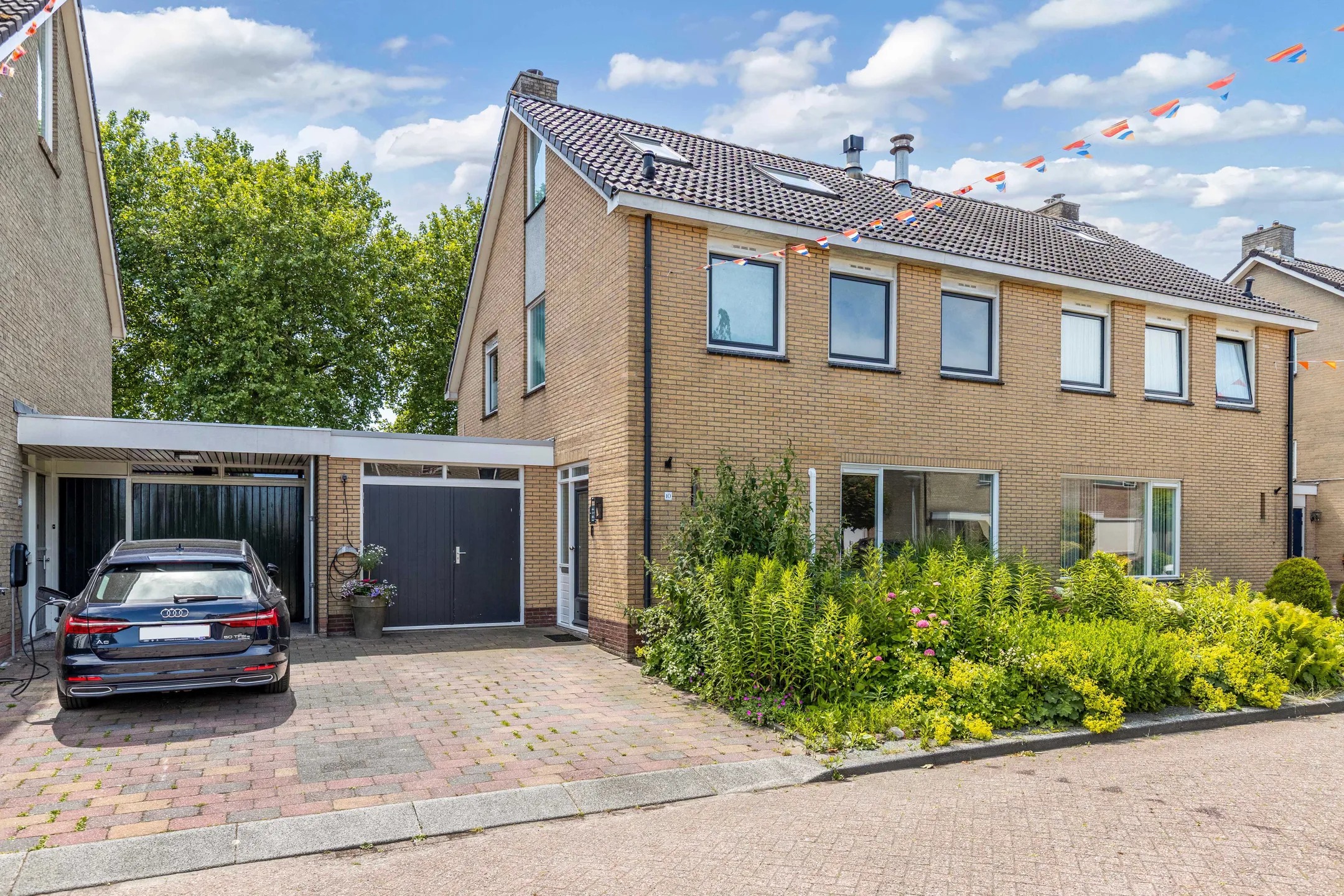 Geschakelde 2-onder-1-kapwoning Geulstraat 10 in Emmeloord