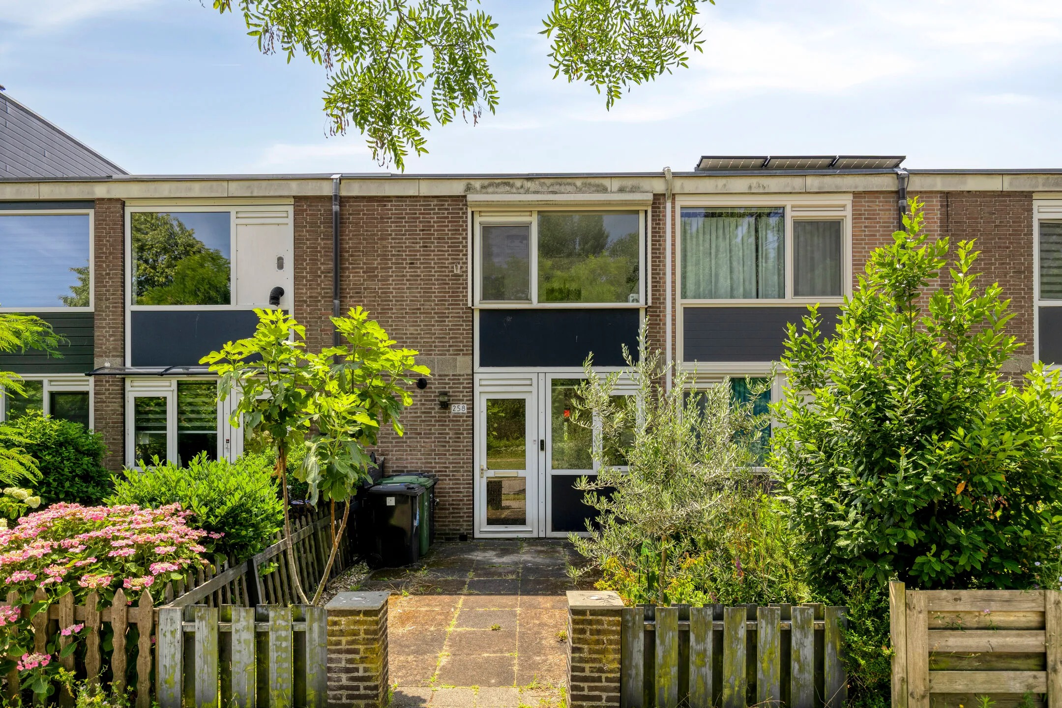 Tussenwoning Oudelandseweg 258 in Hoogvliet Rotterdam