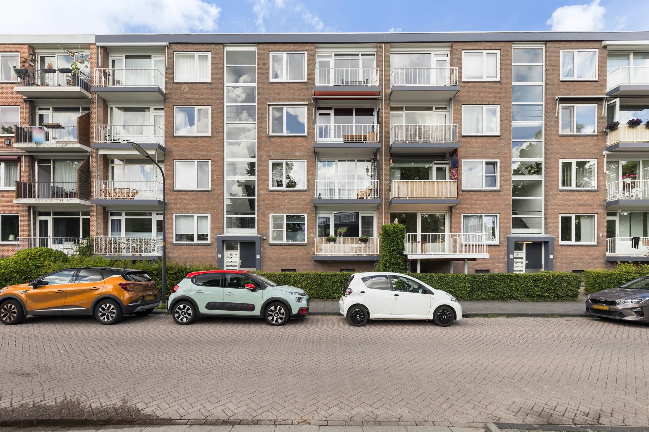 Portiekflat G.A. Brederolaan 67 B in Maassluis