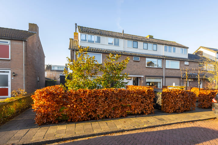 Hoekwoning Oranjelaan 20 in Giessenburg