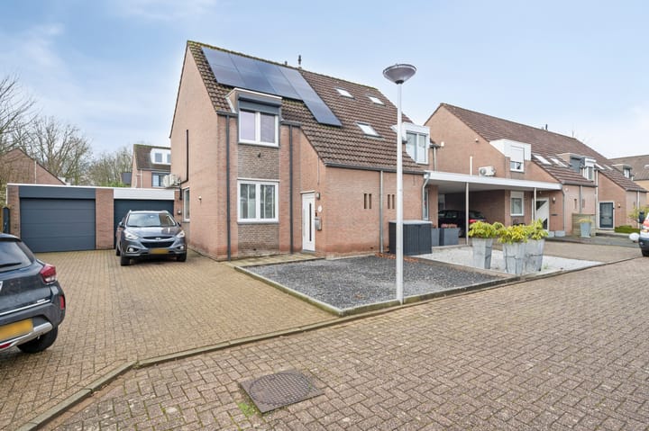 Geschakelde 2-onder-1-kapwoning Gouwestraat 5 A in Geleen