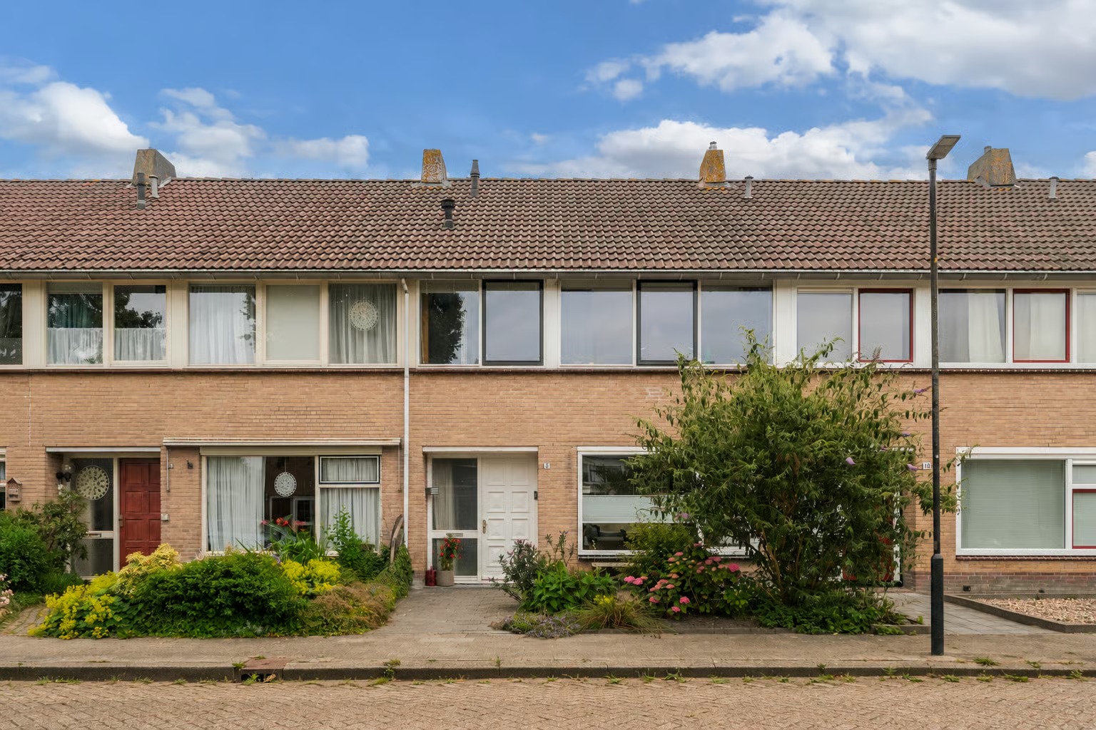 Tussenwoning Pater Schuurmanstraat 8 in Bolsward