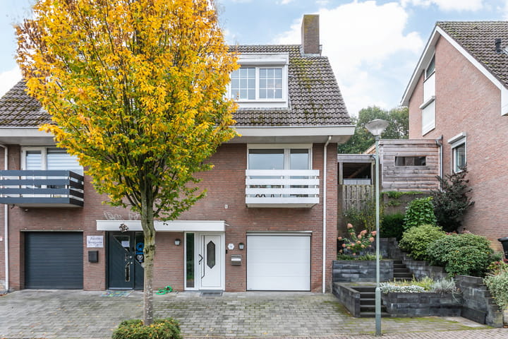 2-onder-1-kapwoning (drive-in woning) Bernhardstraat 11 in Merkelbeek