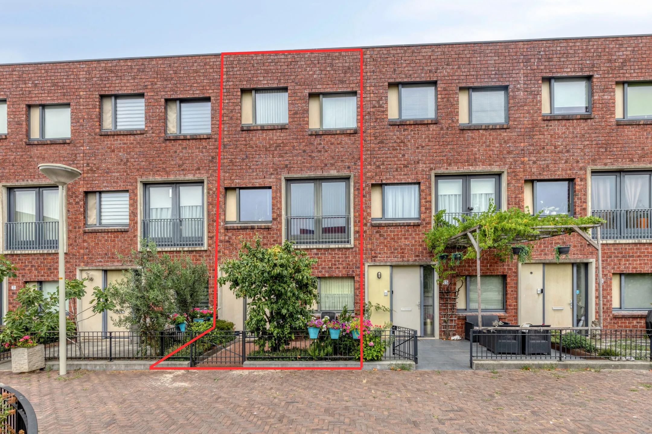 Tussenwoning (drive-in woning) Buinerveenstraat 27 in Den Haag