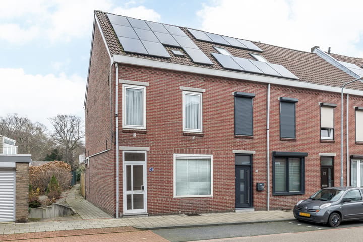 Hoekwoning Parallelstraat 24 in Amstenrade