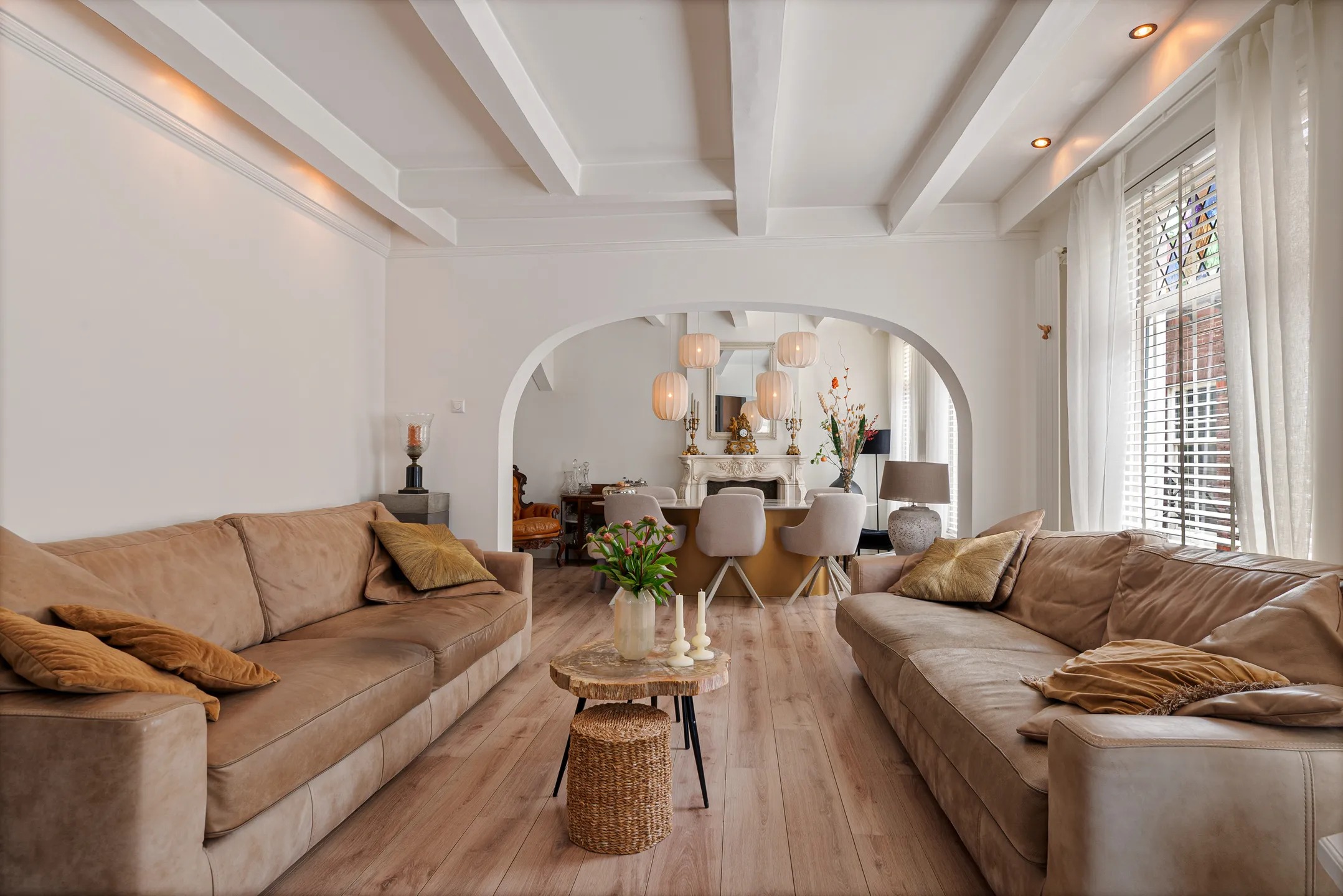 Hoekwoning (bedrijfs- of dienstwoning) Jacobijnestraat 11 13 in Haarlem