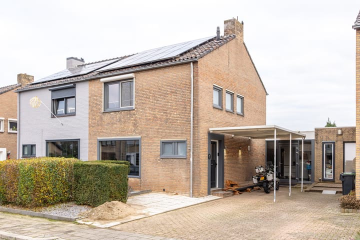 2-onder-1-kapwoning Gouverneur Houbenlaan 27 in Munstergeleen